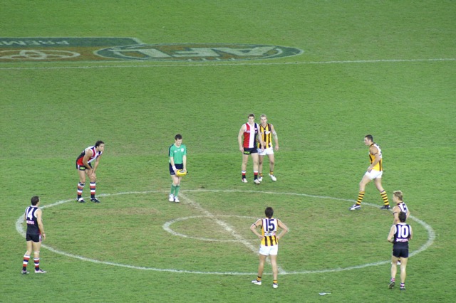 The centre bounce rule has reduced PCL injuries in AFL ruckmen